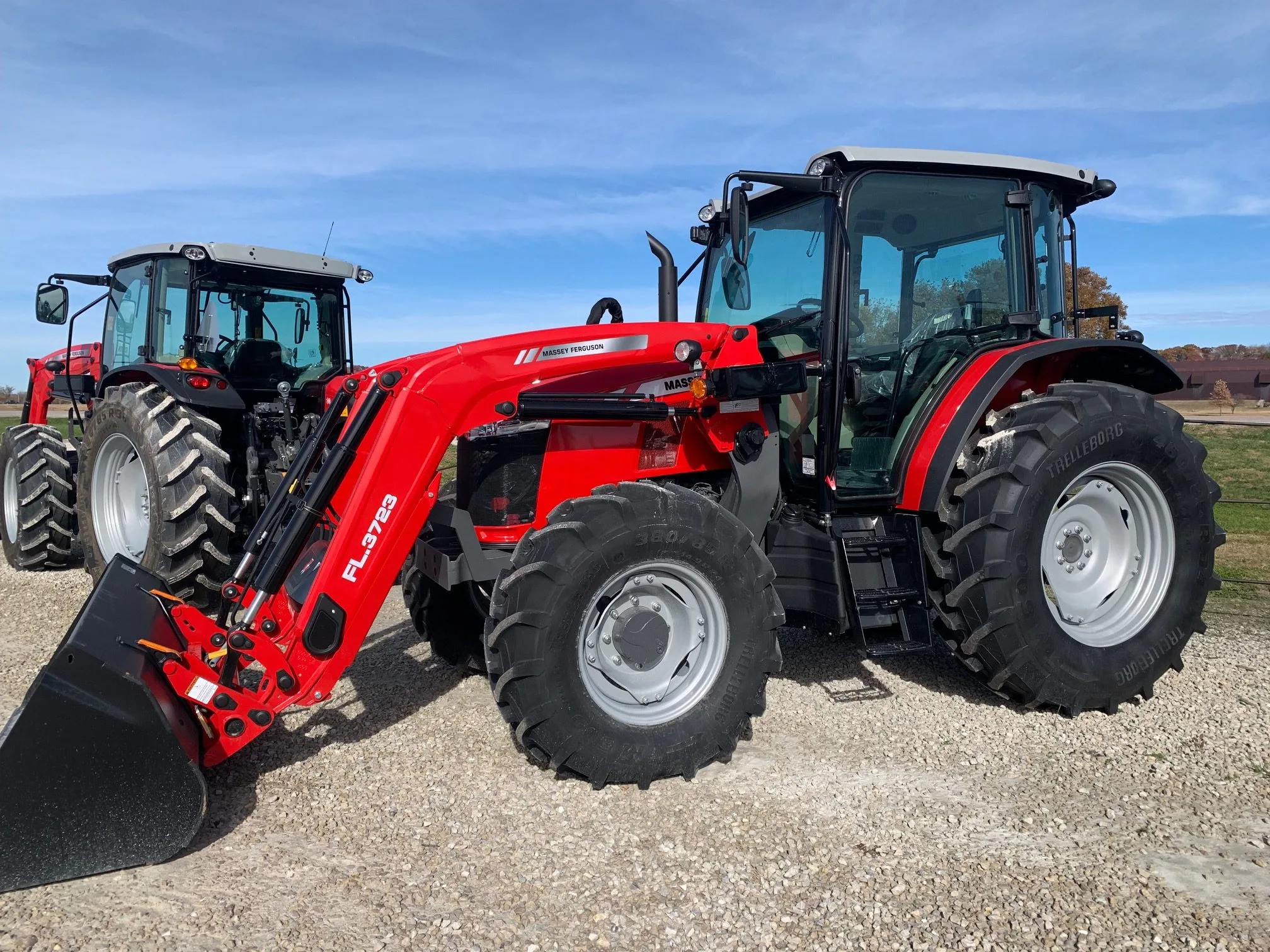 NEW Massey Ferguson 5711D